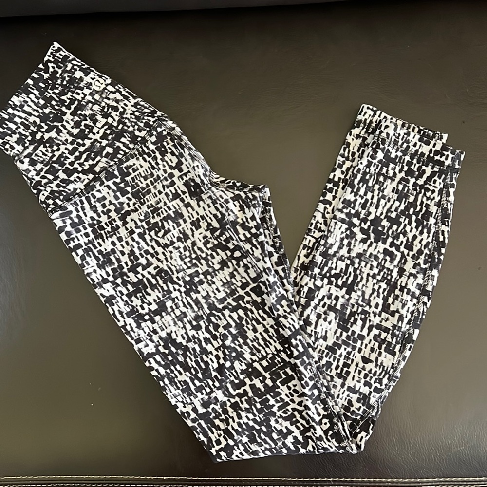 Lululemon 25”Align size 2